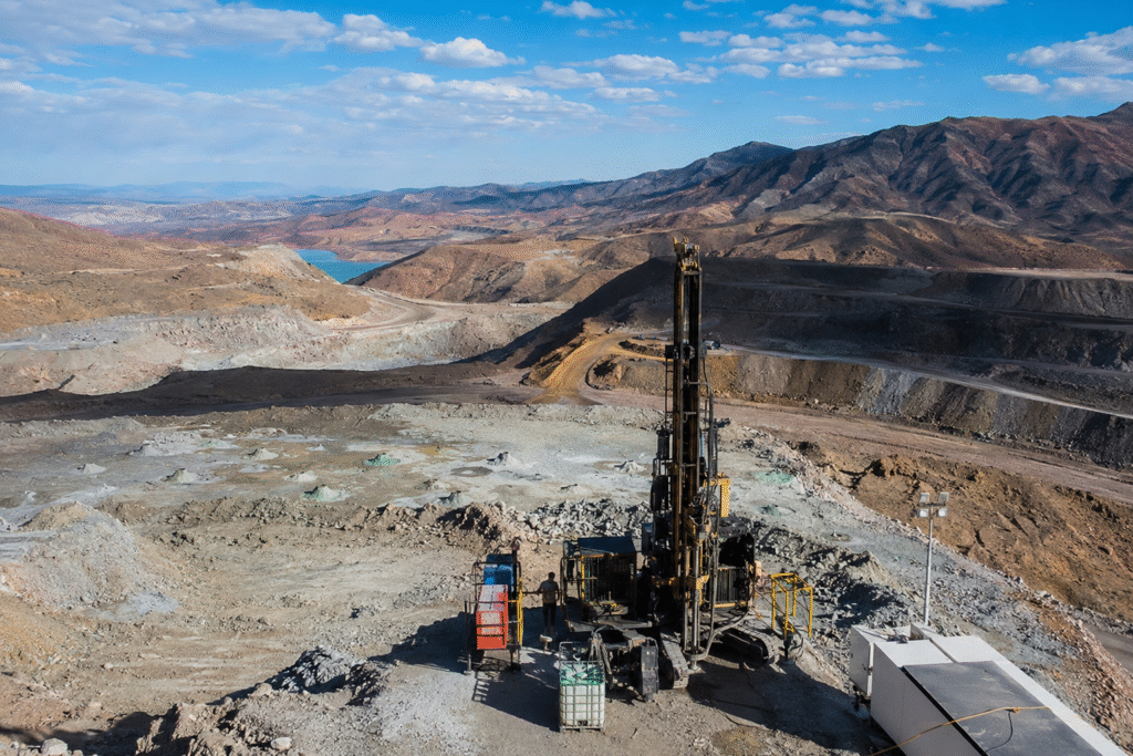 Tailings and heap leach area at a working mine using geosynthetic lining